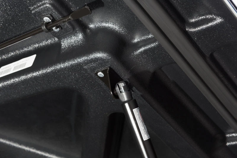 UnderCover Ford F-150 6.5ft Bed Lux Bed Cover - Race Red 17 UnderCover Ford F-150 6.5ft Bed Lux Bed Cover - Race Red - Image 15