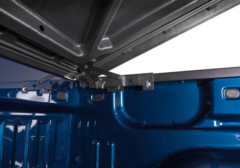 UnderCover Toyota Tacoma 6ft SE Smooth Bed Cover - Ready To Paint (Req Factory Deck Rails) 19 UnderCover Toyota Tacoma 6ft SE Smooth Bed Cover - Ready To Paint (Req Factory Deck Rails) - Image 17